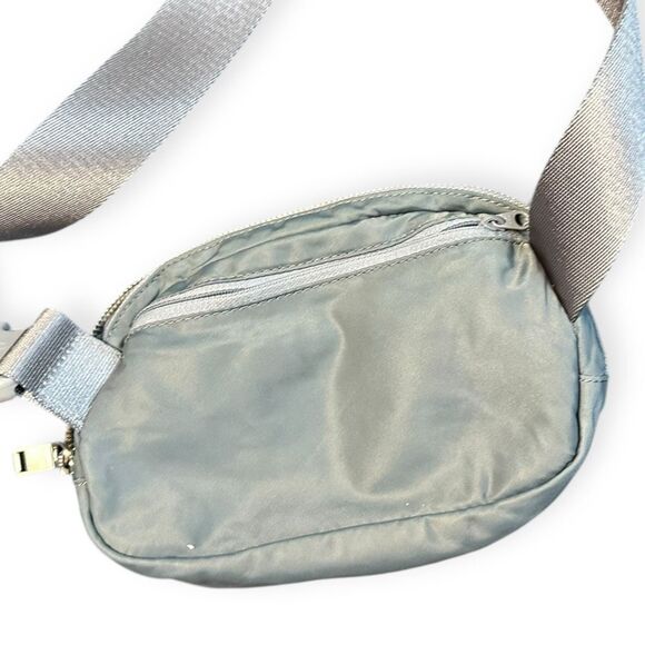 LULULEMON Everywhere Belt Bag 1L in Chambray - Picture 7 of 9